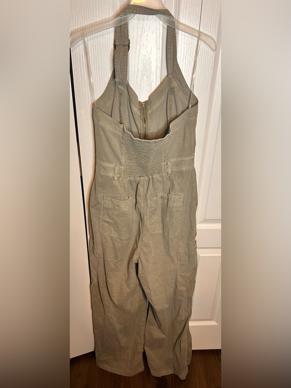 American Eagle Outfitters Women’s Large Olive Halter Utility Cargo Jumpsuit NWT - Picture 7 of 7